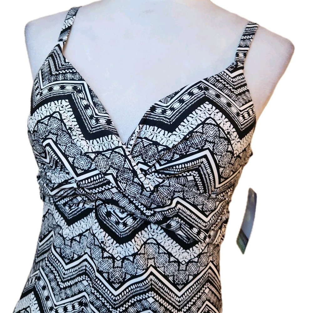 NWT Island Waves Tankini Swimsuit Top Womens Sz 8 Geometric Print Bathing‎ Suit